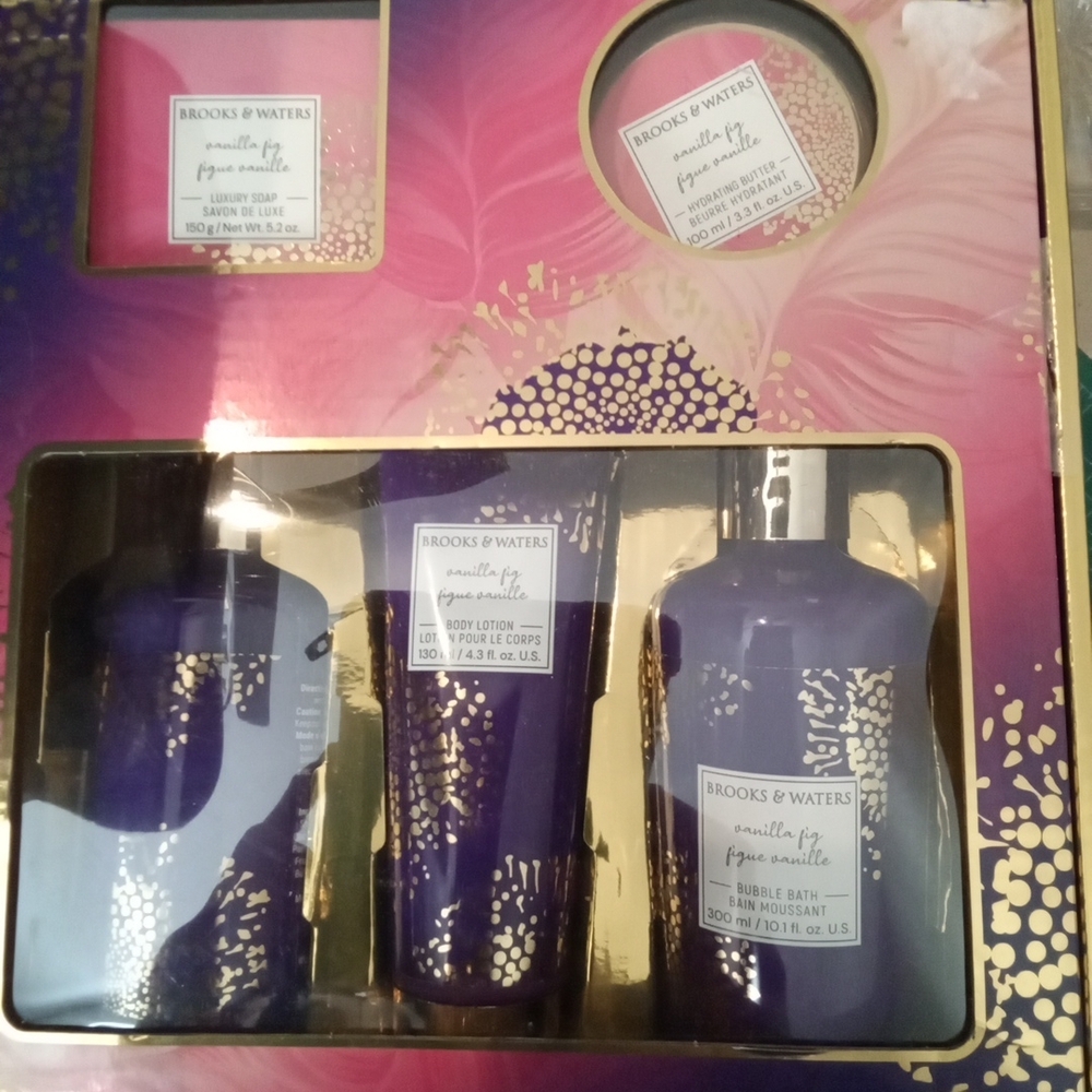 Vanilla Lily Body Wash Set - Purple
